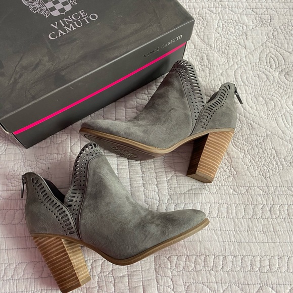 NEW Vince Camuto Fileana Gray Suede Booties - Picture 1 of 5